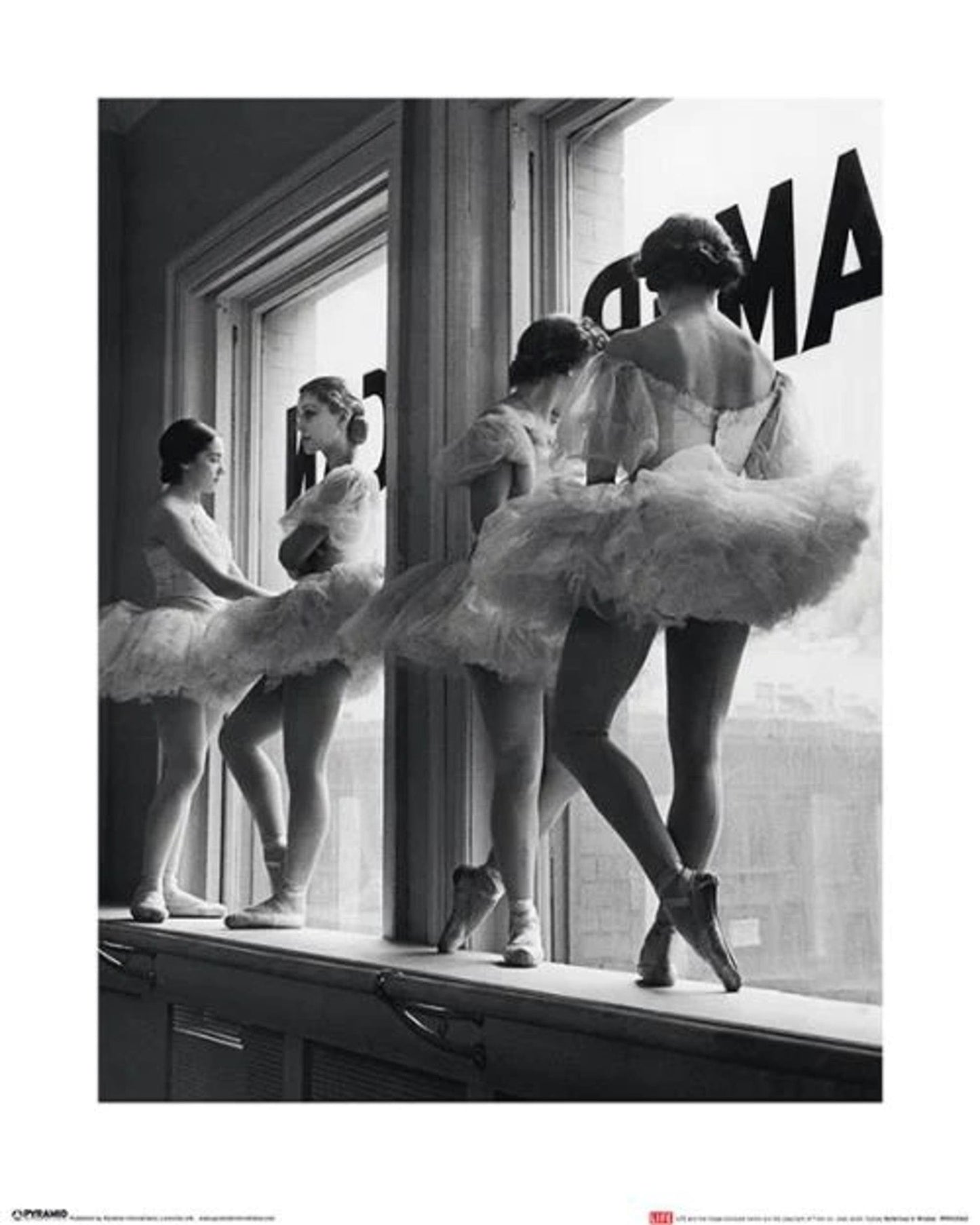 Kunstdruk Time Life Ballerinas In Window 40x50cm Pyramid PPR43062 | Posters.nl