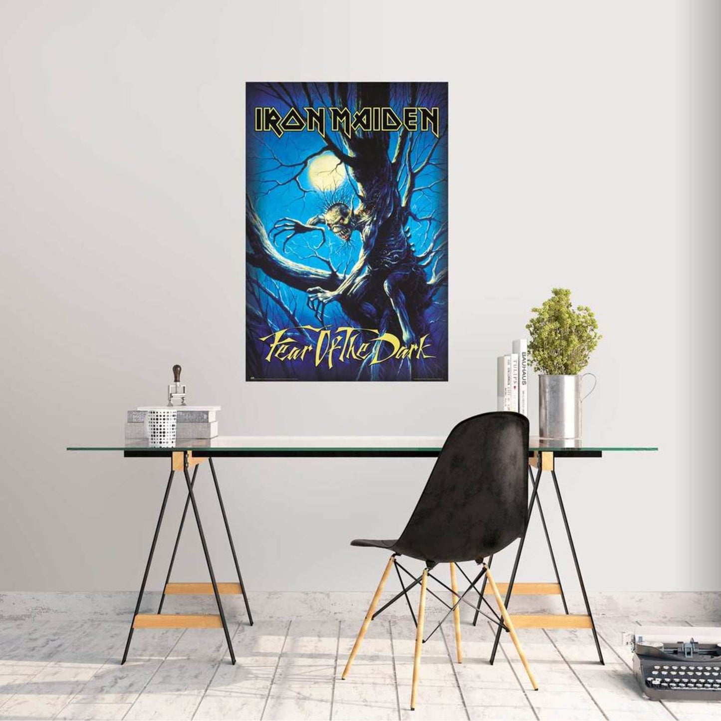 Poster Iron Maiden Fear Of The Dark 61x91 5cm Grupo Erik GPE5766 Sfeer | Posters.nl