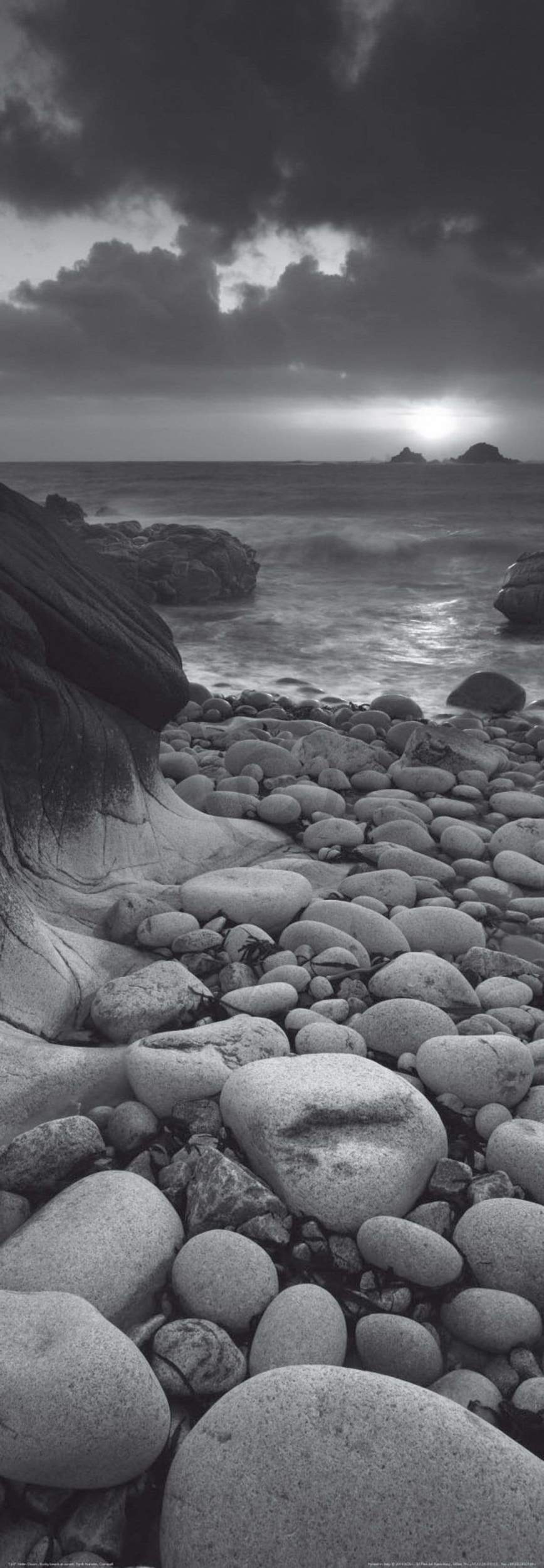 Kunstdruk Helen Dixon - Rocky beach at sunset 33x95cm