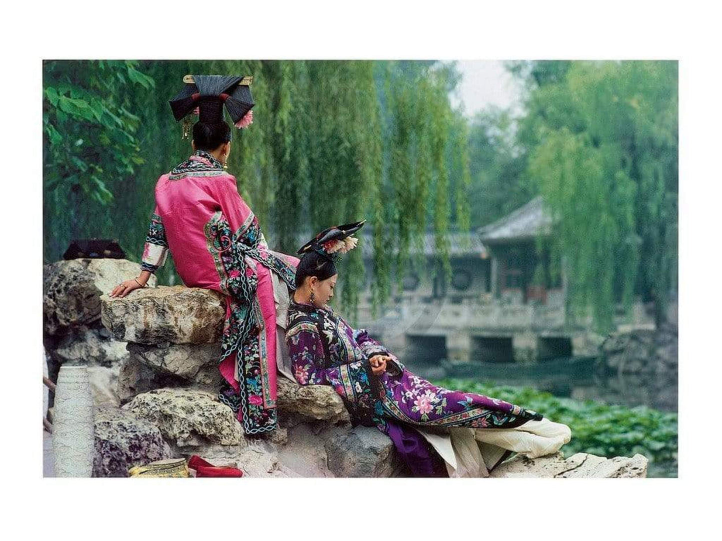 Basil Pao Garden of Fragrant Light Kunstdruk 80x60cm | Posters.nl