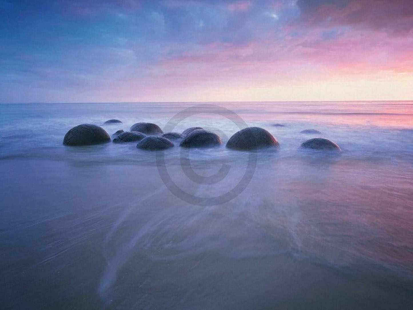 Popp Hackner Moeraki Boulders Kunstdruk 80x60cm | Posters.nl