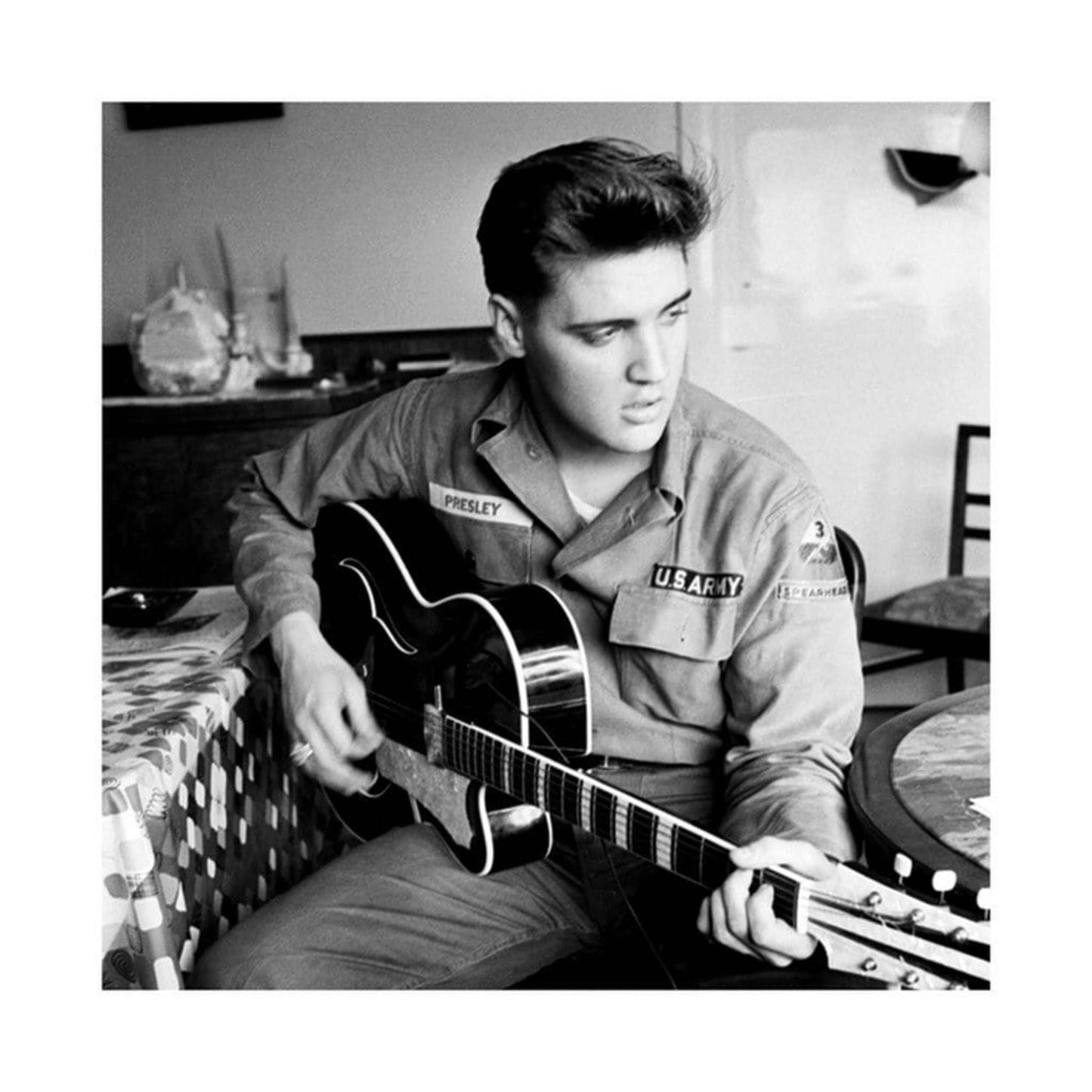 Pyramid Elvis Presley US Army Kunstdruk 40x40cm | Posters.nl