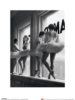 Kunstdruk Time Life Ballerinas In Window 30x40cm Pyramid PPR44030 | Posters.nl