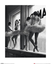 Kunstdruk Time Life Ballerinas In Window 40x50cm Pyramid PPR43062 | Posters.nl