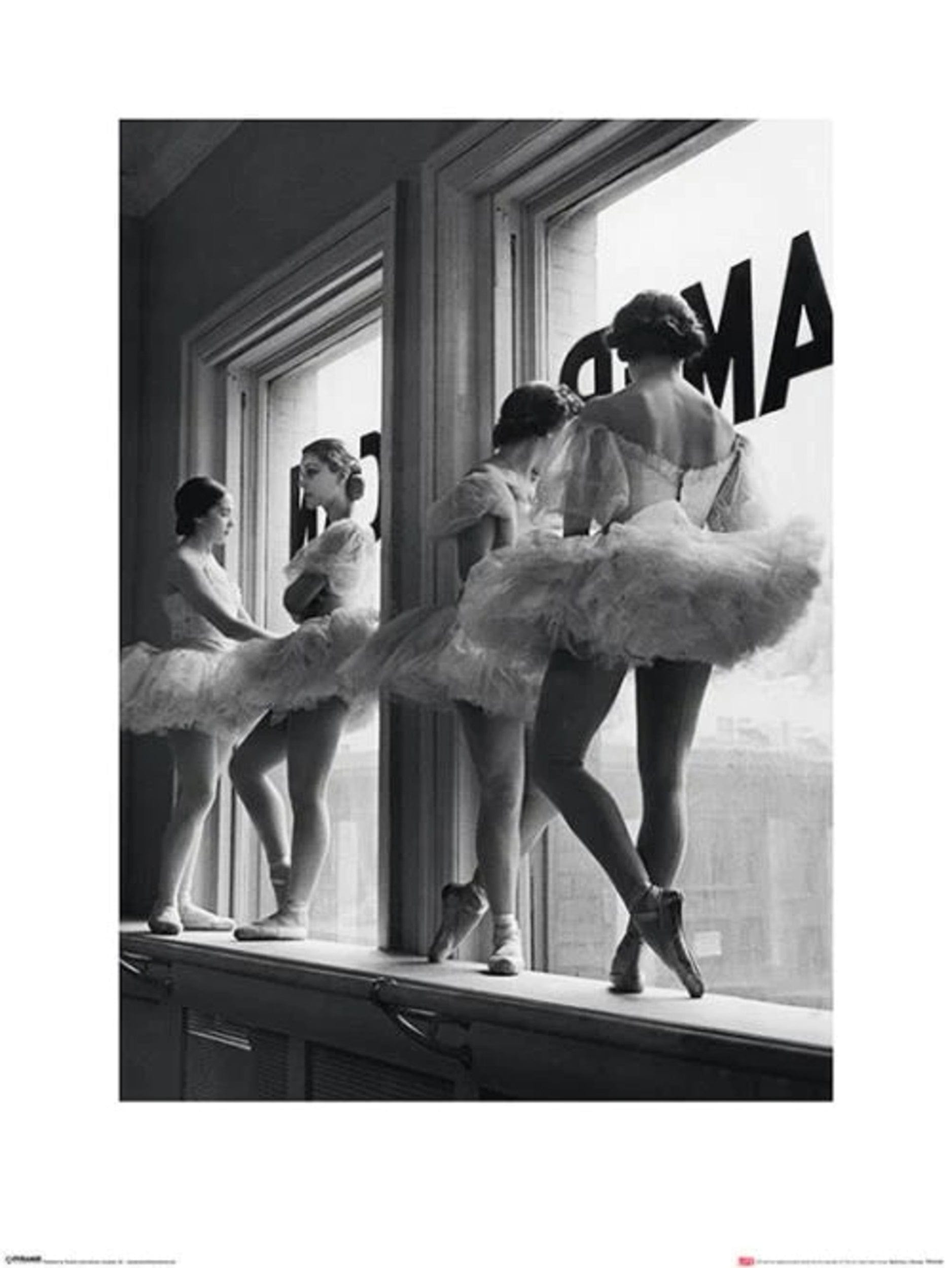 Kunstdruk Time Life Ballerinas In Window 60x80cm Pyramid PPR40190 | Posters.nl