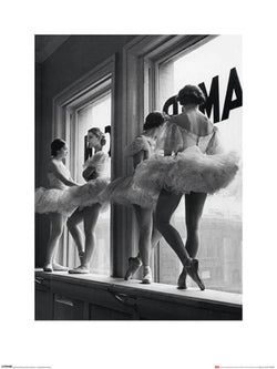 Kunstdruk Time Life Ballerinas In Window 60x80cm Pyramid PPR40190 | Posters.nl