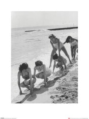 Kunstdruk Time Life Models Playing Leap Frog 60x80cm Pyramid PPR40197 | Posters.nl