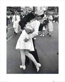 Kunstdruk Time Life War Time Kiss 40x50cm Pyramid PPR43217 | Posters.nl