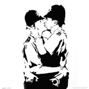 Grupo Erik Brandalised Bobbies Kissing Kunstdruk 30X30cm | Posters.nl