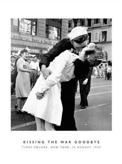 Photography Coll.  Kissing the War Goodbye Kunstdruk 60x80cm | Posters.nl
