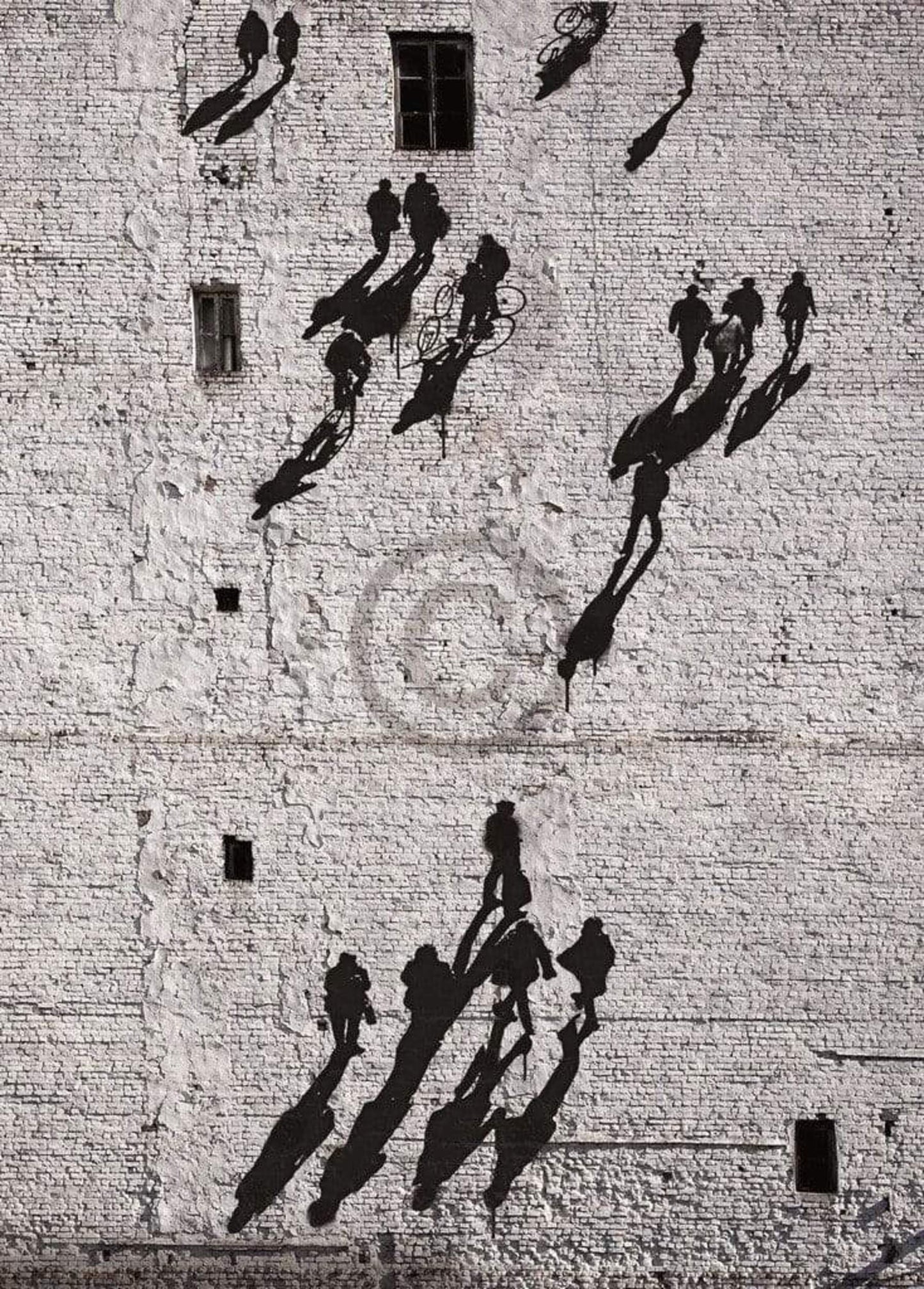 Edition Street   Walking the Wall Kunstdruk 50x70cm | Posters.nl