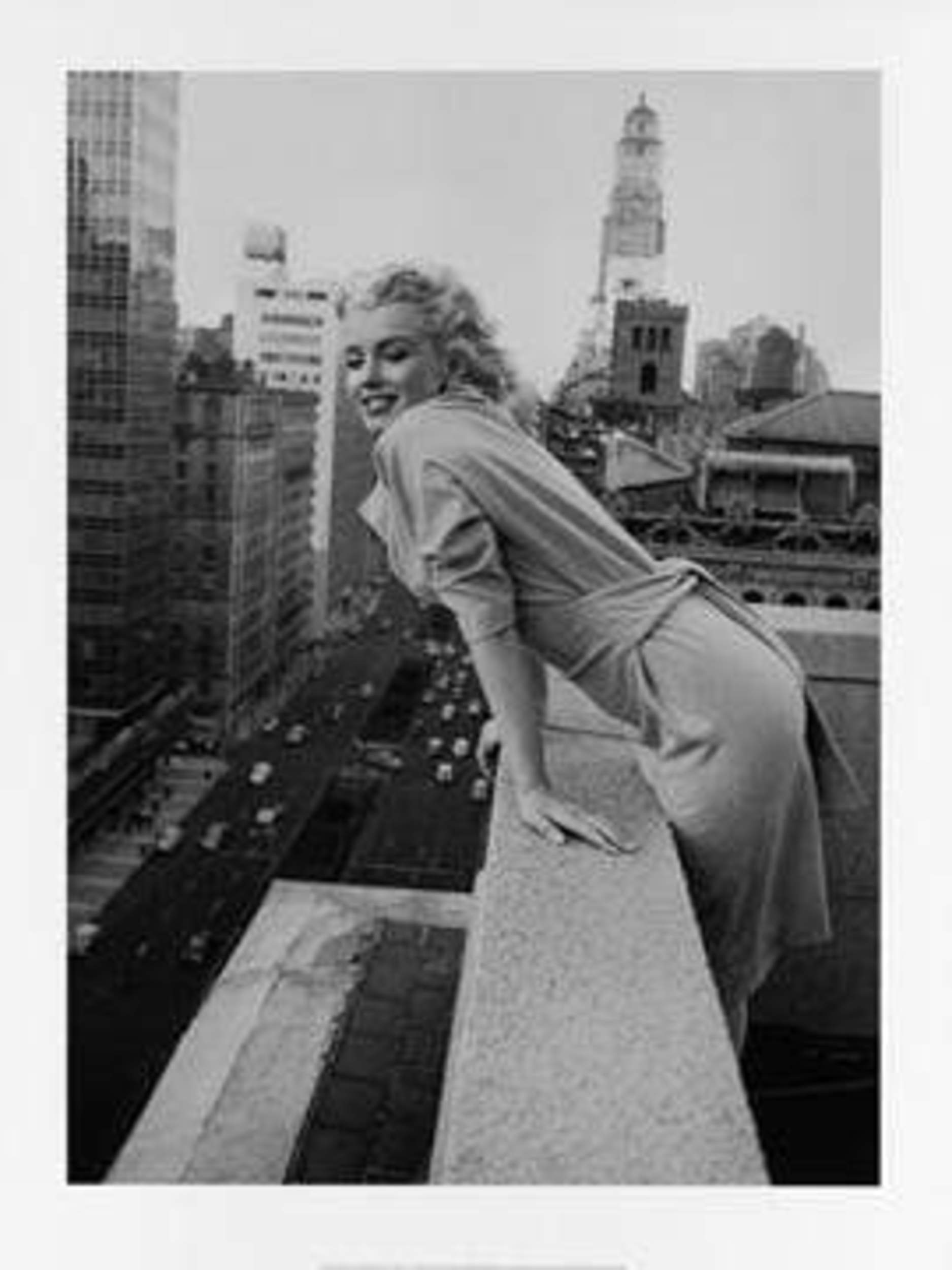 Ed Feingersh  Marilyn Monroe on the Ambassador Kunstdruk 60x80cm | Posters.nl