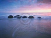 Popp Hackner  Moeraki Boulders Kunstdruk 80x60cm | Posters.nl