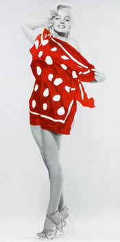Bert Reisfeld  Marilyn at the Beach, 1953 Kunstdruk 50x100cm | Posters.nl