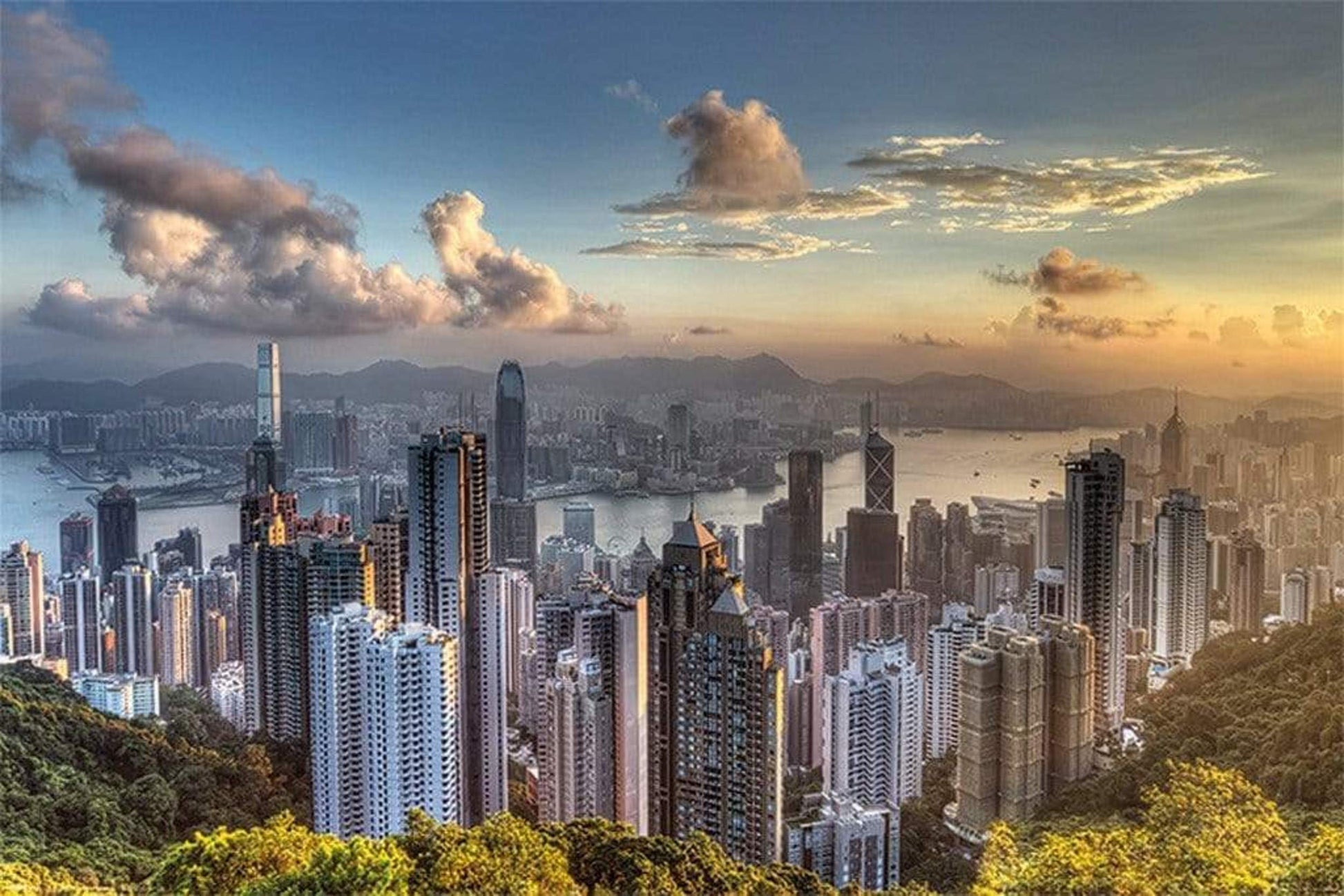 Pyramid Hong Kong Victoria Peak Poster 91,5x61cm | Posters.nl